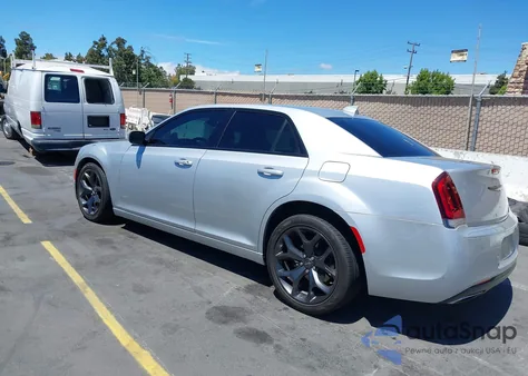 2021 Chrysler 300 300S z USA, uszkodzony, nr VIN 2C3CCABG2MH546101
